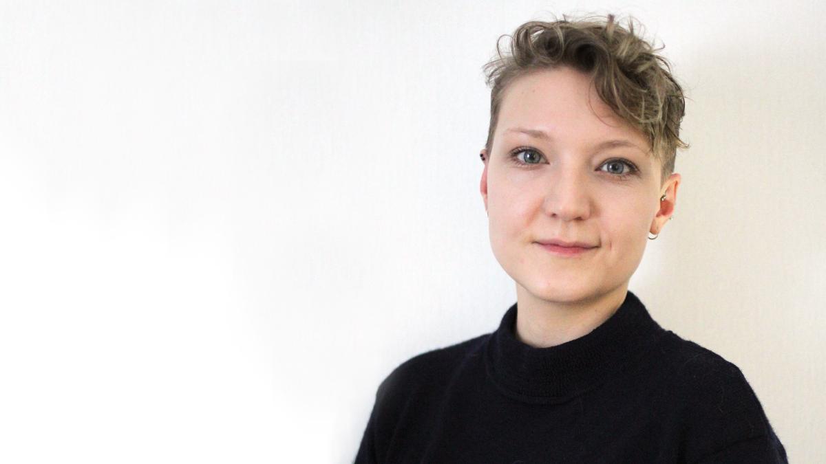 Kuvassa Pelastusopistosta 18.12.2020 hätäkeskuspäivystäjäksi valmistunut Minna Tukiainen.